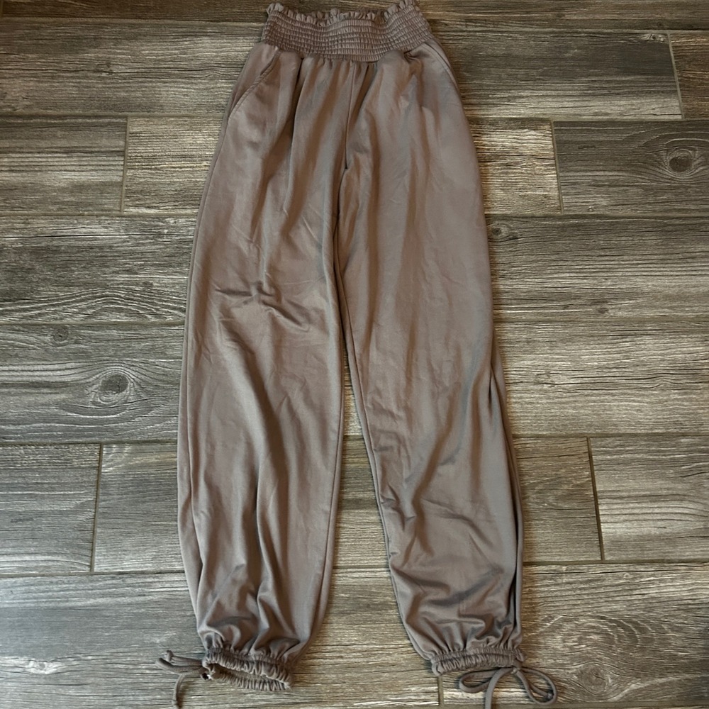 Shosh Women's Smocked Waist Jogger Pants Taupe Drawstring‎ Ankle XS Comfort Core